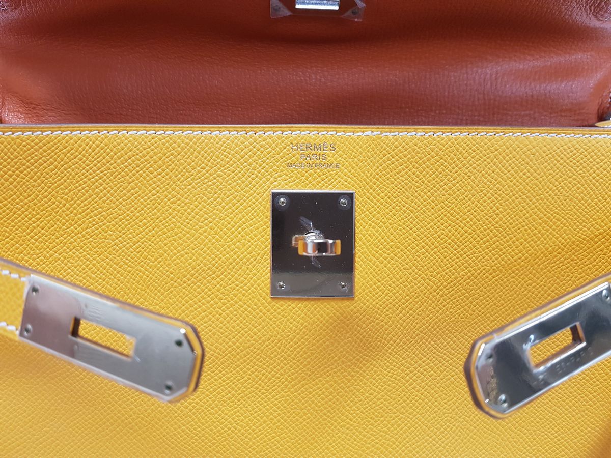 Hermès - Borsa Kelly Retourne, pelle espom giallo oro, 32 cm, 2012