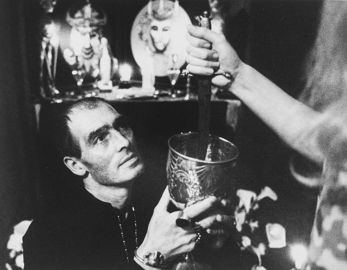 Gianni Berengo Gardin - Londra: 'Messa Nera'. Iniziazione di una strega, Tre stampe vintage alla ...