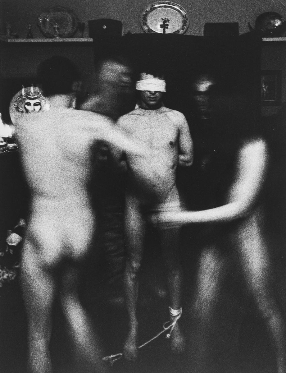 Gianni Berengo Gardin - Londra: 'Messa Nera'. Iniziazione di una strega, tre stampe vintage alla ...