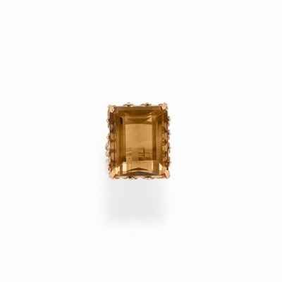 Anello con Topazio