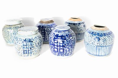 Cina, Sei giare in porcellana bianca e blu, secolo XX