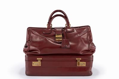 Borsone da viaggio in pelle color bordeaux con dettagli in metallo dorato, anni '70