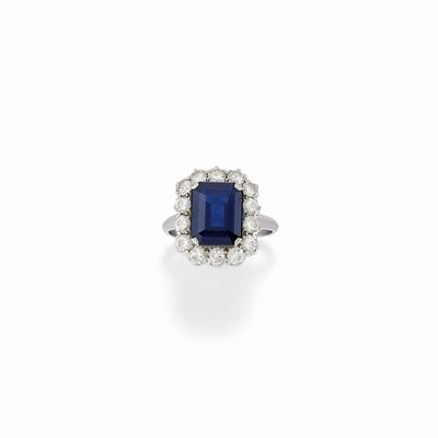 Anello con Zaffiro e Diamanti