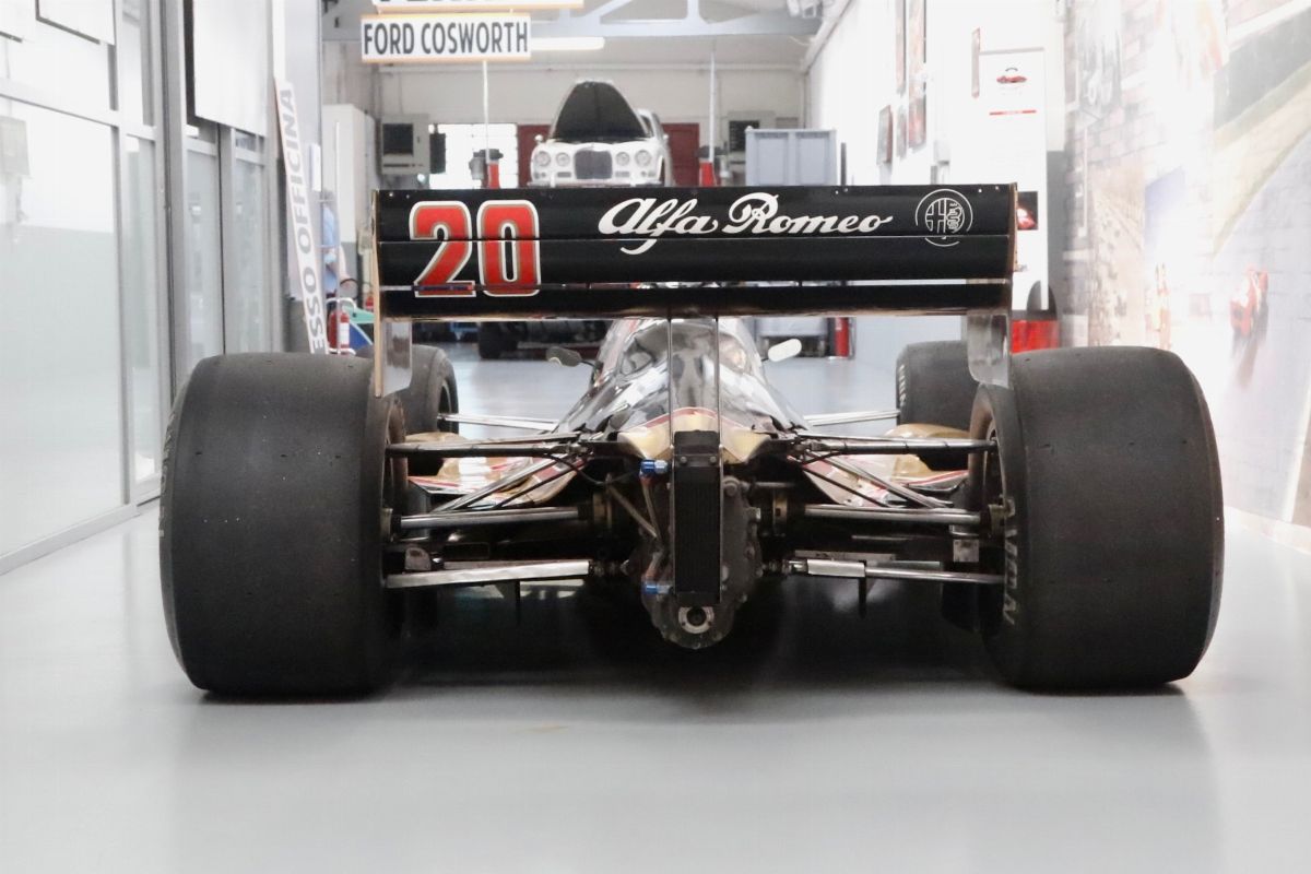 Lola Alfa Romeo - T90/00 (formula Indy)