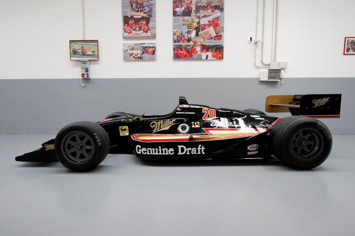 Lola Alfa Romeo - T90/00 (formula Indy)