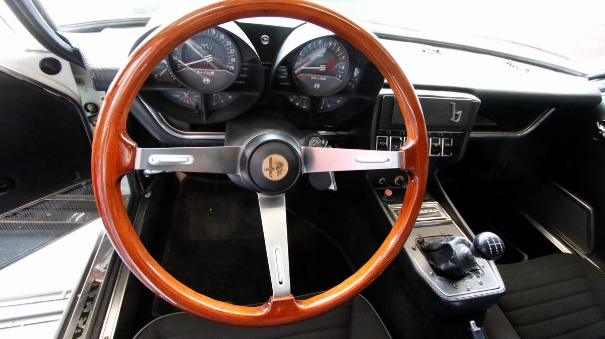 Alfa Romeo - Montreal (bertone)