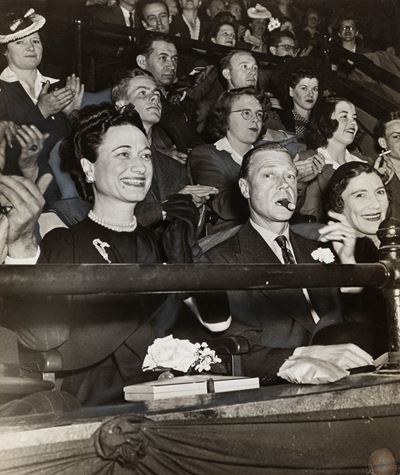 Autore sconosciuto, Duke and Duchess of Windsor at the circus, stampa vintage alla gelatina ai sa...