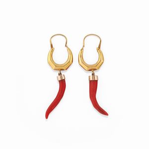 Orecchini con corallo