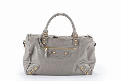 Borsa City in pelle grigia con dettagli a borchie dorate