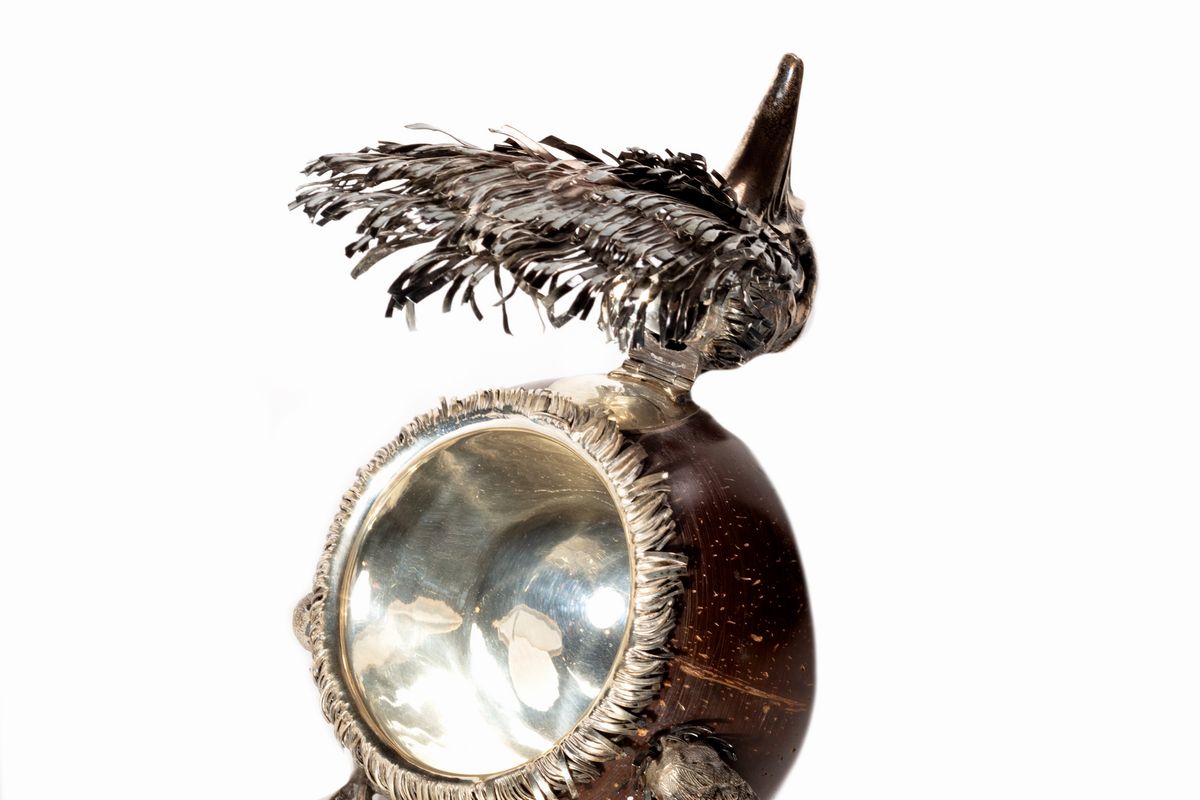 Porta bon bon a forma di uccello Kiwi, argento e guscio di noce di cocco, secolo XX