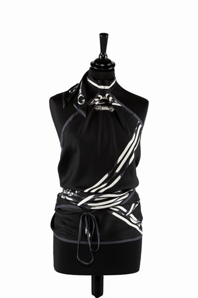 Top a triangolo in seta con stampa fantasia bianco e nero