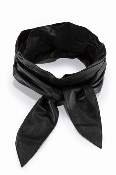 Cintura in nappa nera, altezza cm 12, lunghezza cm 200