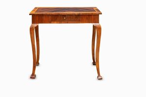 Tavolinetto, secolo XVIII