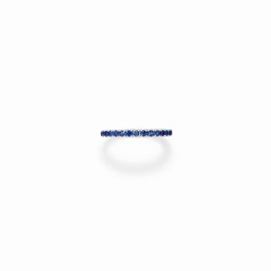  - A 18K white gold and sapphire ring