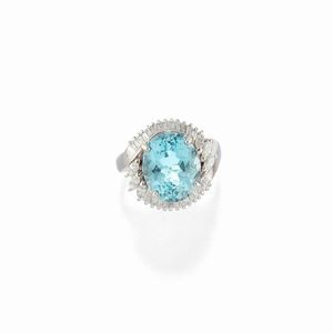  - Anello in platino con acquamarina e diamanti
