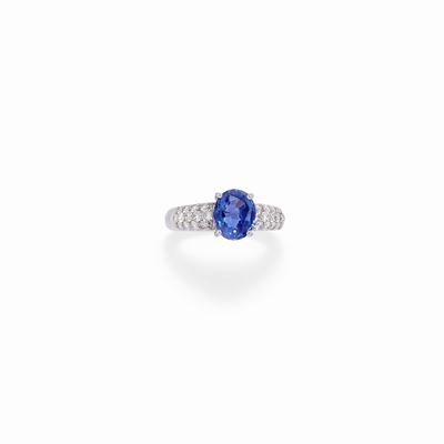 Anello con Zaffiro e Diamanti