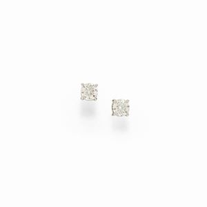  - A 18K white gold and diamond earrings