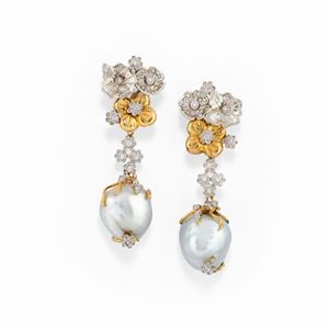 A 18K two-color gold, diamonds and cultured pearls earrings