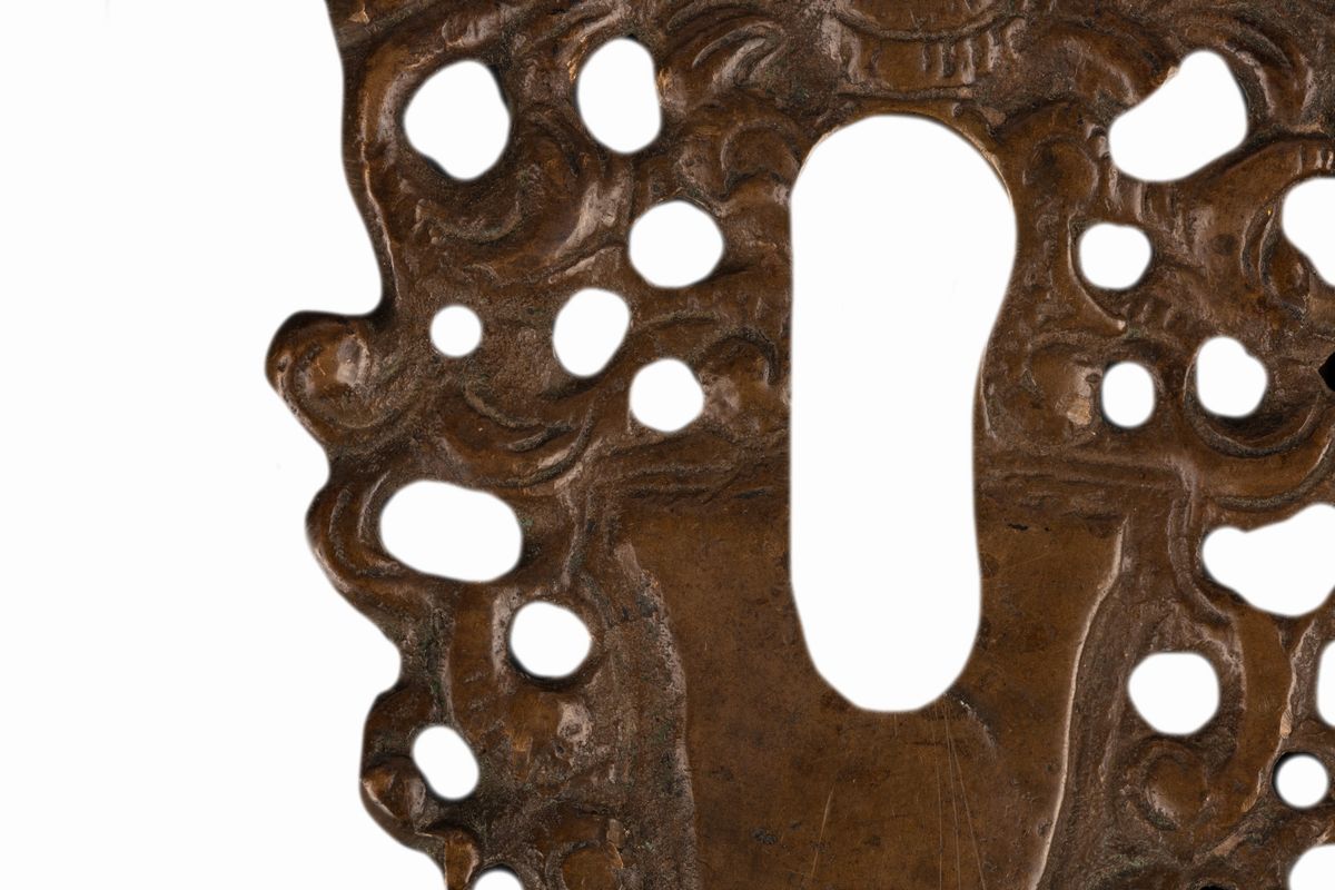 Lotto Composto da Quattro Bocchette di Serratura in Bronzo, di Cui Due Dorate a Forma di Maschero...