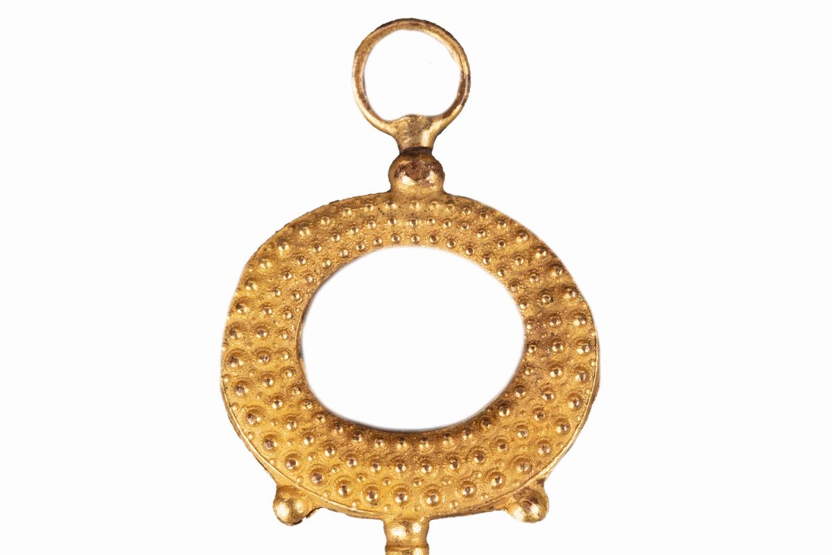 Lotto di cinque antiche chiavette da orologio da taschino, vari materiali