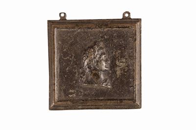 Antica Placca Quadrata in Ferro con Profilo di Imperatore