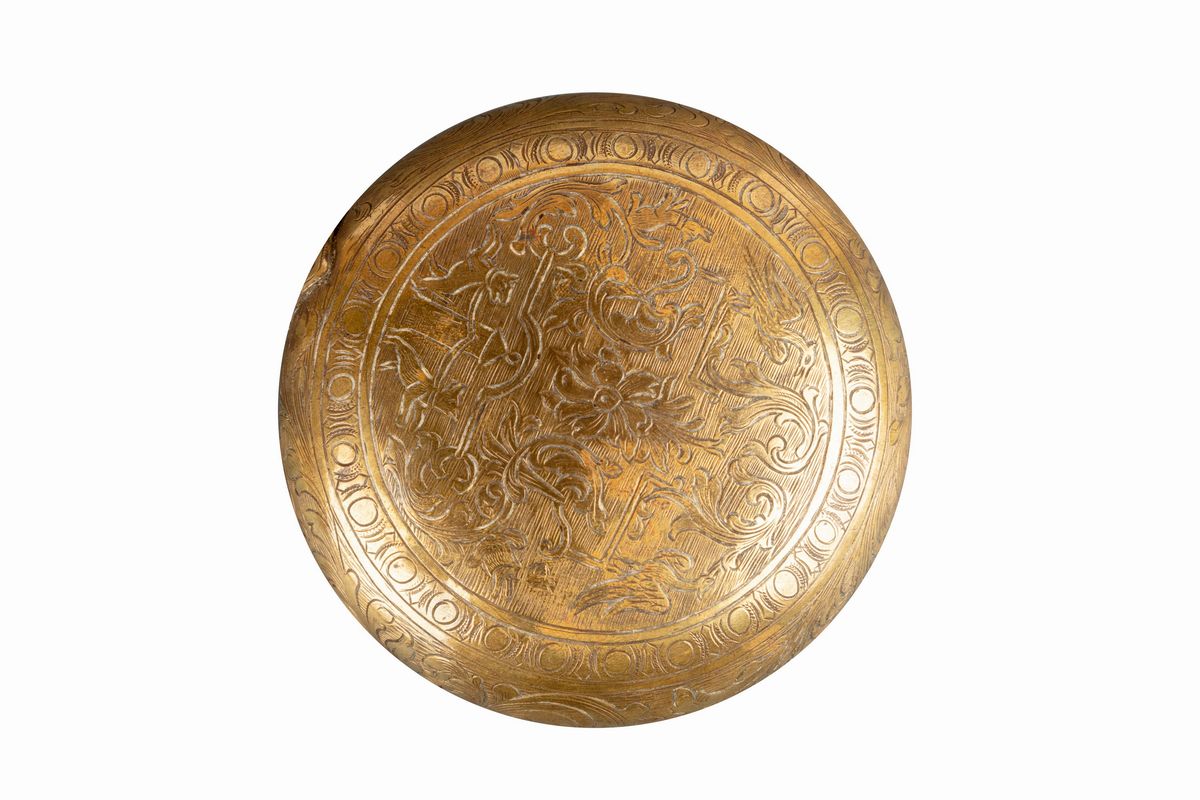 Scatola circolare in bronzo, XVI-XVII secolo, finemente incisa con simboli zodiacali