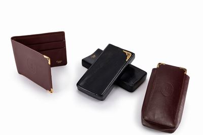 Portafogli e set di due porta sigari in pelle burgundy e nera con dettagli in oro 18K