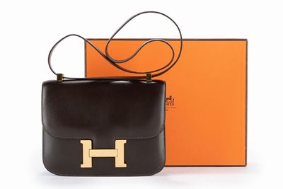 Borsa Constance, pelle marrone scuro con tracolla regolabile, 1985