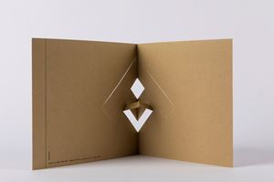 Lotto composto da multiplo editoriale dell'Artista e rivista "La Biennale di Venezia" n. 55