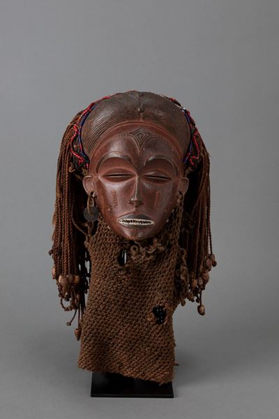 Chokwe, Maschera di danza Pwo, legno duro