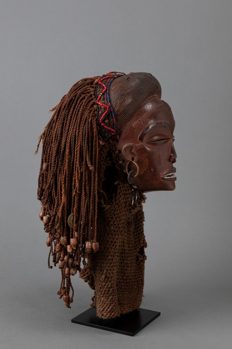 Chokwe, Maschera di danza Pwo, legno duro