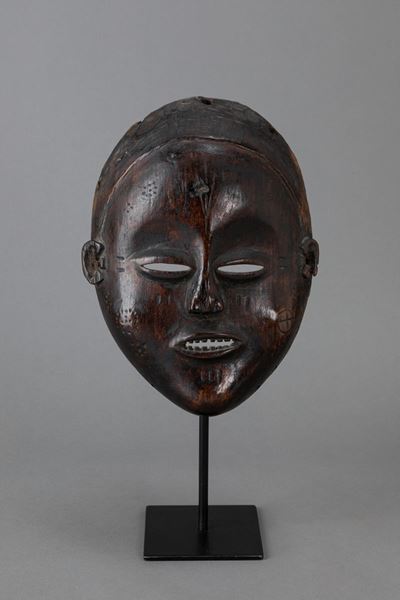 Lovale, Maschera di danza in legno duro