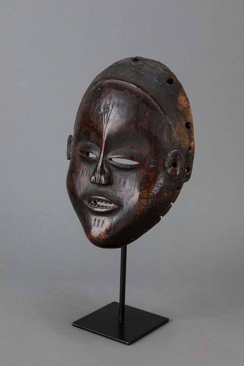 Lovale, Maschera di danza in legno duro
