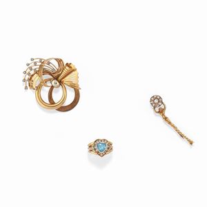 Lot of 18K gold, diamond and topaz two brooches and ring