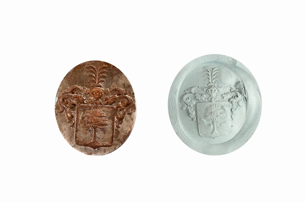 Lotto Composto da Tre Sigilli, di Cui Due D'argento e uno in Ferro, con Stemmi Nobiliari, Secoli ...