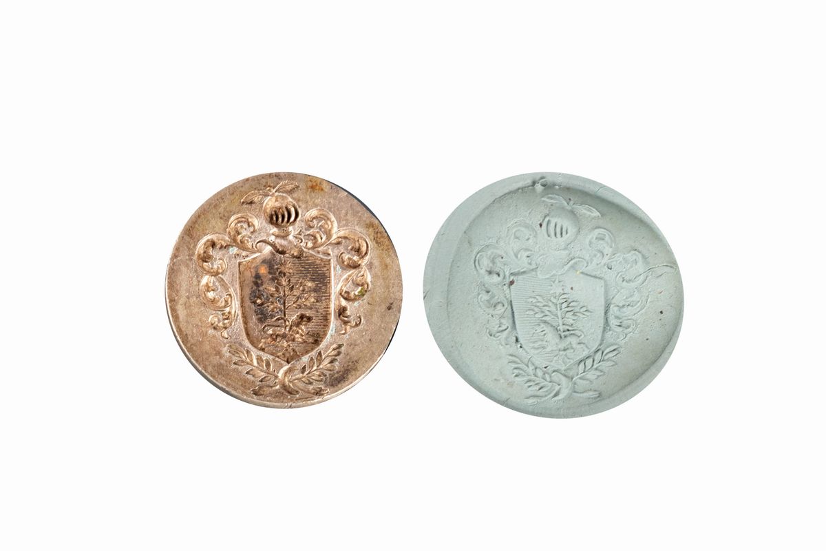 Lotto Composto da Tre Sigilli, di Cui Due D'argento e uno in Ferro, con Stemmi Nobiliari, Secoli ...