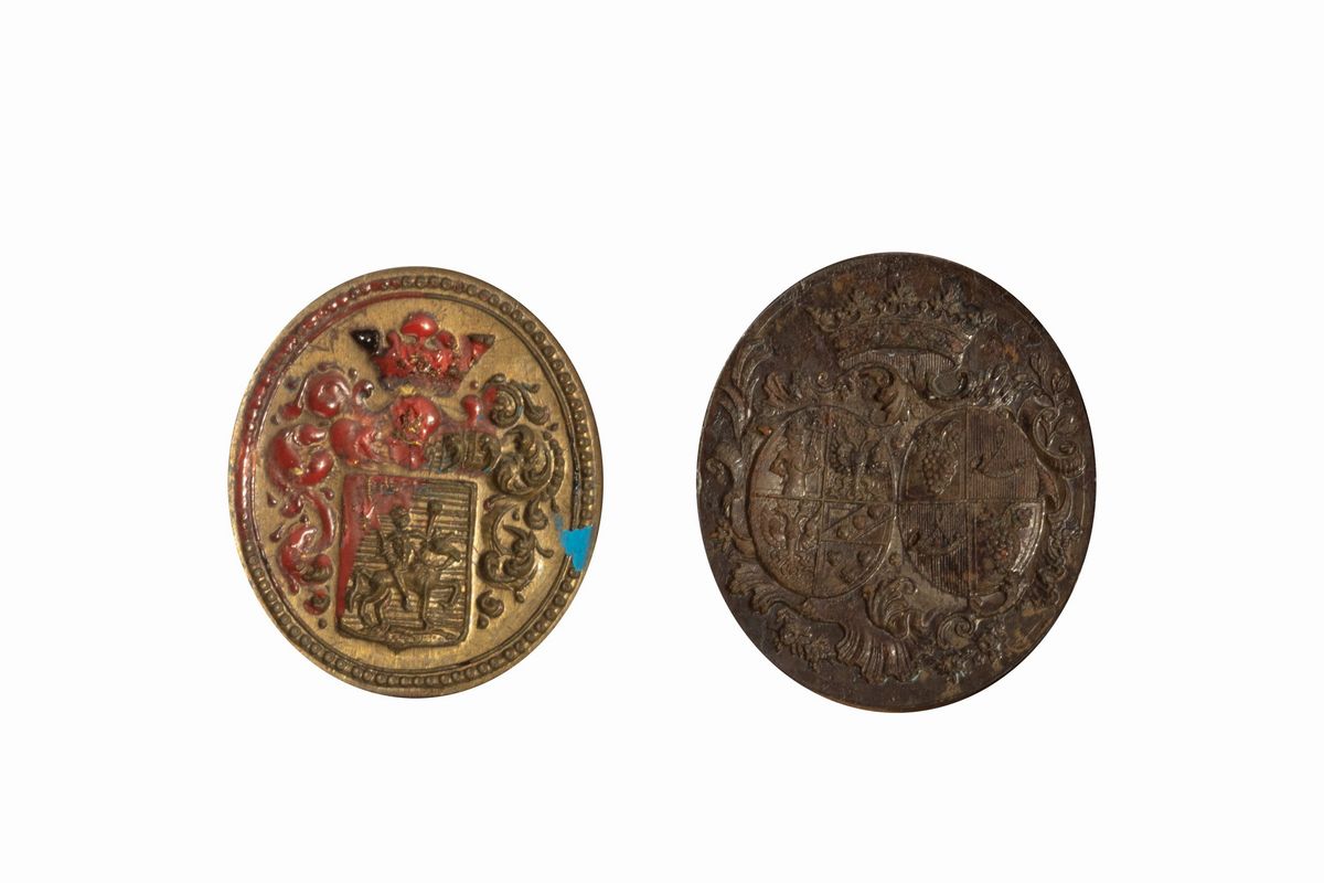 Due sigilli in ferro con custodia in legno tornito, secoli XVII - XVIII