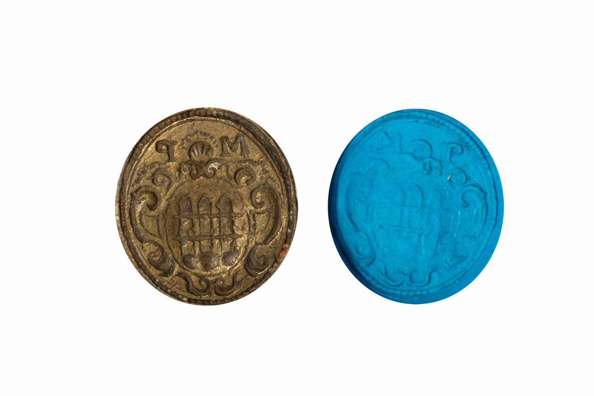 Sigilli nobiliari, set di tre: due in ferro e uno in bronzo, secoli XVII-XVIII