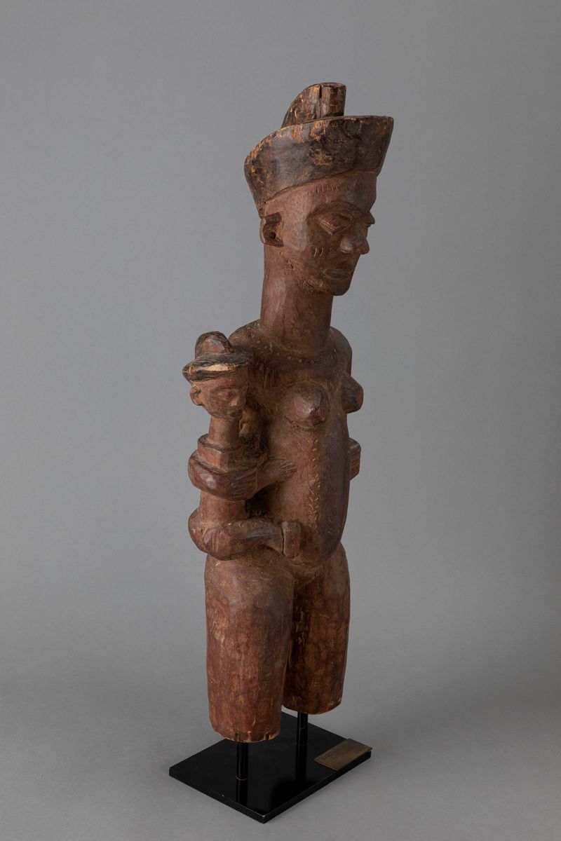 Pende, Figura madre con bambino, legno colorato
