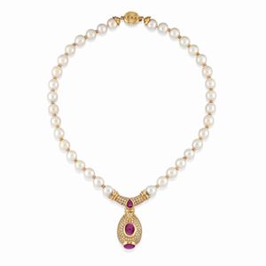 A 18K yellow gold, cultured pearl, rubies and diamond necklace, circa 1980
