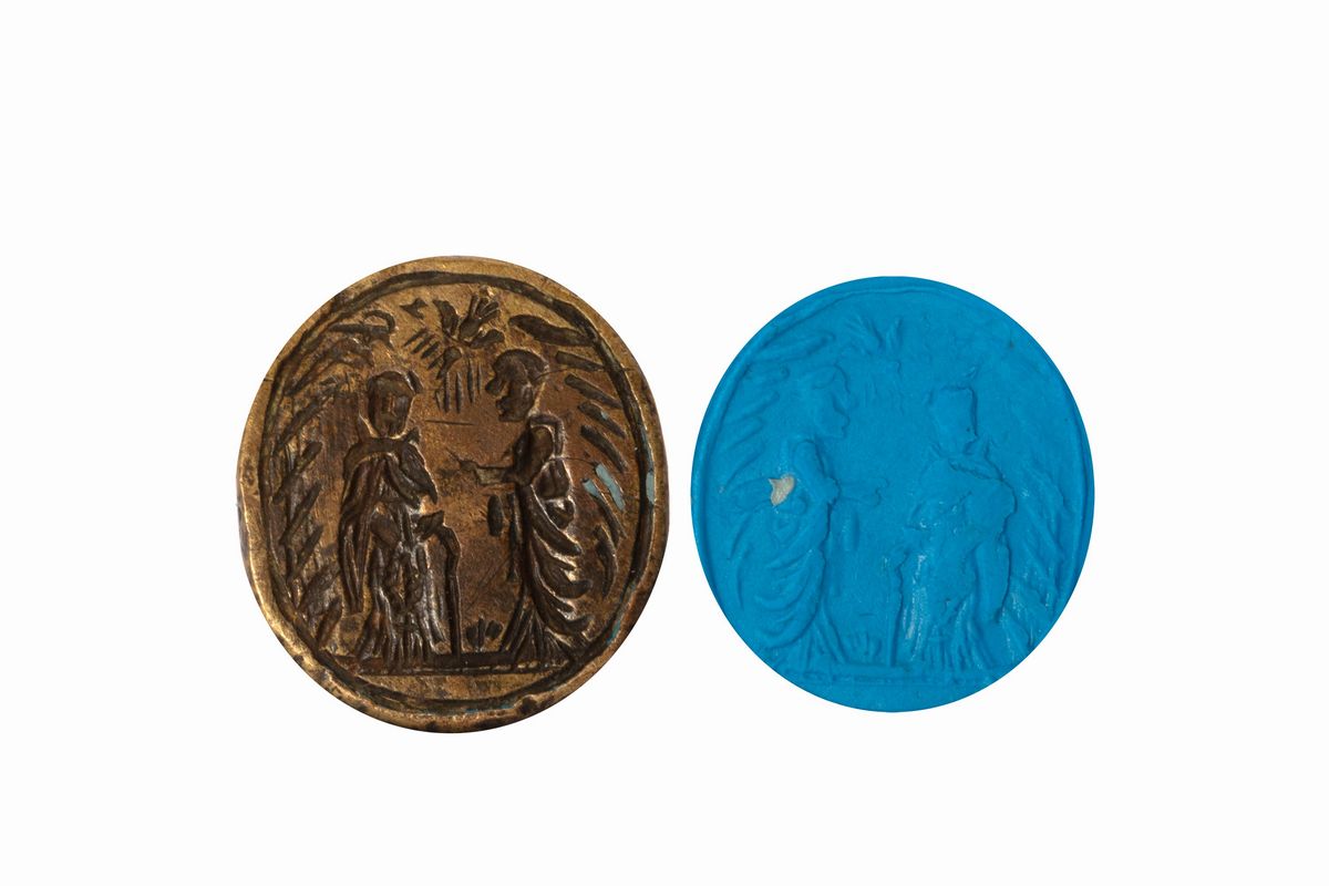 Cinque antichi sigilli pendenti in bronzo con stemmi nobiliari, dimensioni variabili