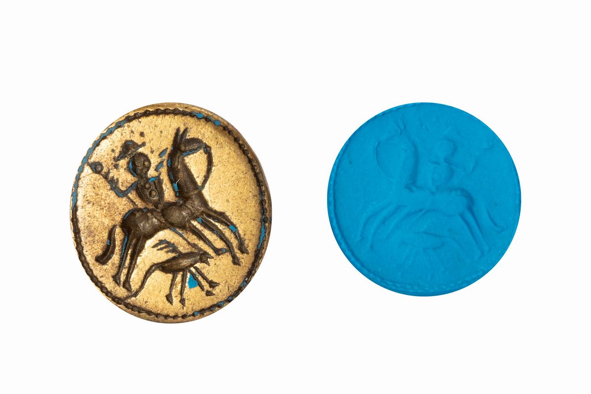 Due Antichi Anelli in Bronzo, con Sigilli
