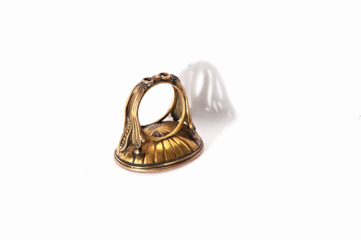 Importante Anello in Oro con Corniola Finemente Incisa con Stemma Nobiliare, Secolo XIX