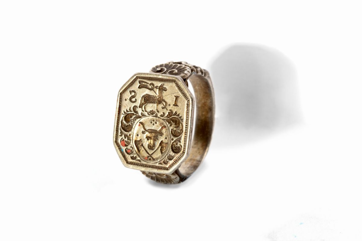 Anello in argento con sigillo ottagonale e stemma nobiliare, 1813