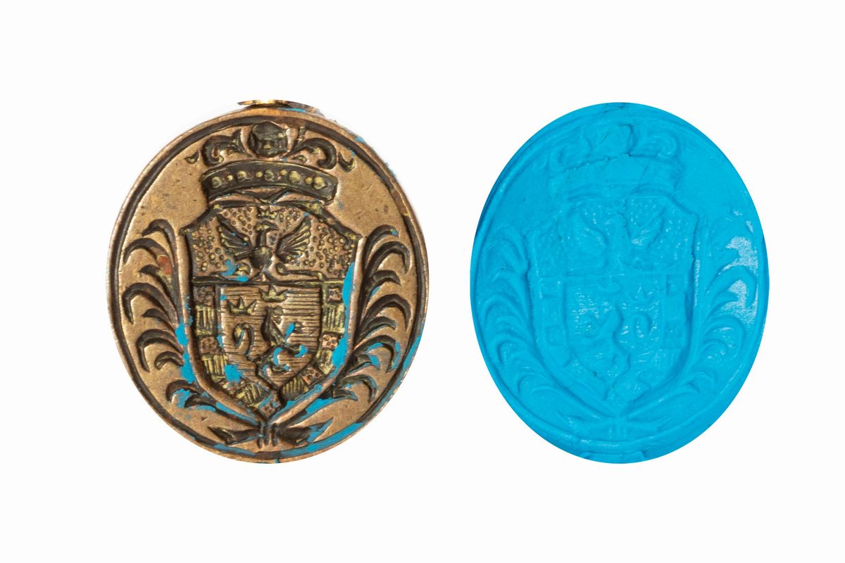 Lotto Composto da Tre Sigilli in Bronzo a Pendente, di Cui Due Multipli, con Stemmi Nobiliari, Se...