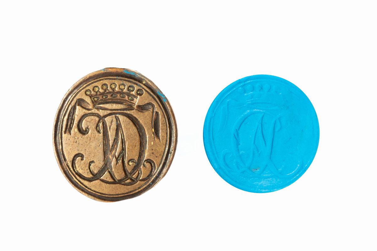 Lotto Composto da Tre Sigilli in Bronzo a Pendente, di Cui Due Multipli, con Stemmi Nobiliari, Se...