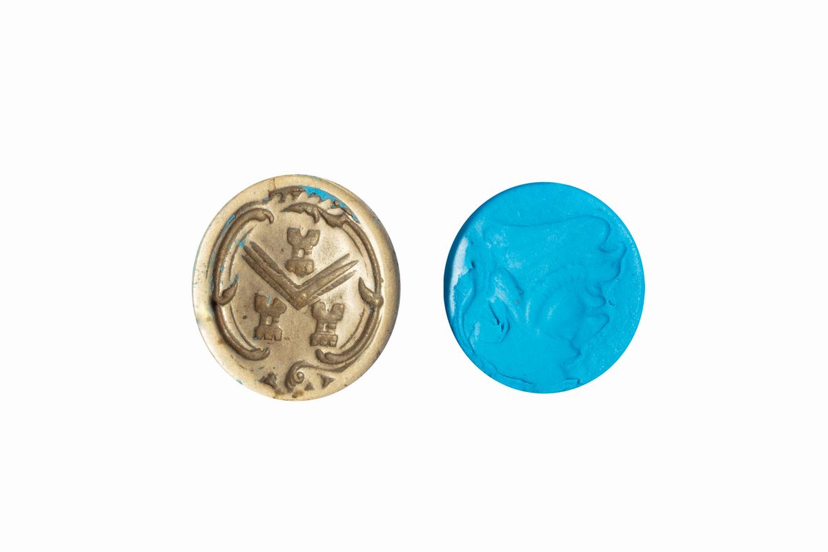 Lotto Composto da Tre Sigilli in Bronzo a Pendente, di Cui Due Multipli, con Stemmi Nobiliari, Se...