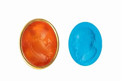 Sigillo in oro a pendente con corniola incisa, profilo virile, secolo XIX