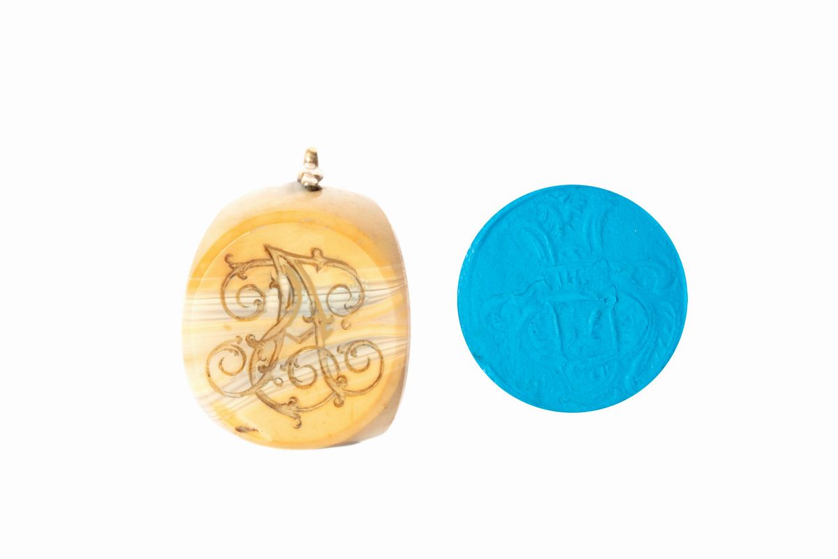 Sigillo multiplo a pendente, oro 9 k 375 e pietra dura con stemma nobiliare, Inghilterra, secolo ...