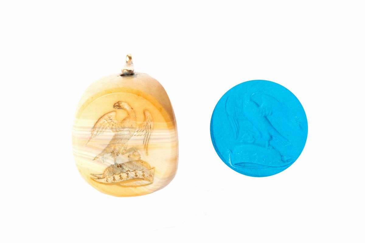 Sigillo multiplo a pendente, oro 9 k 375 e pietra dura con stemma nobiliare, Inghilterra, secolo ...